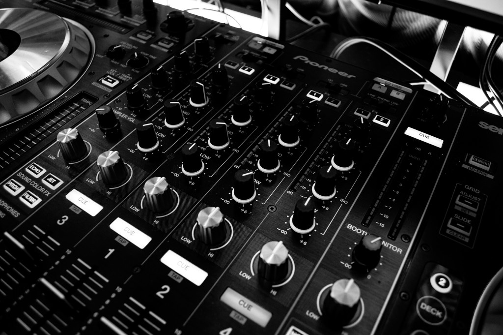 Elektronik müzik ekipmanı tamiri - DJ set, gitar, amfi, equalizer servisi